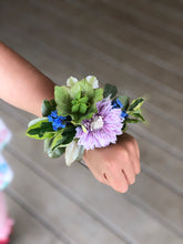 Load image into Gallery viewer, Wrist Corsage
